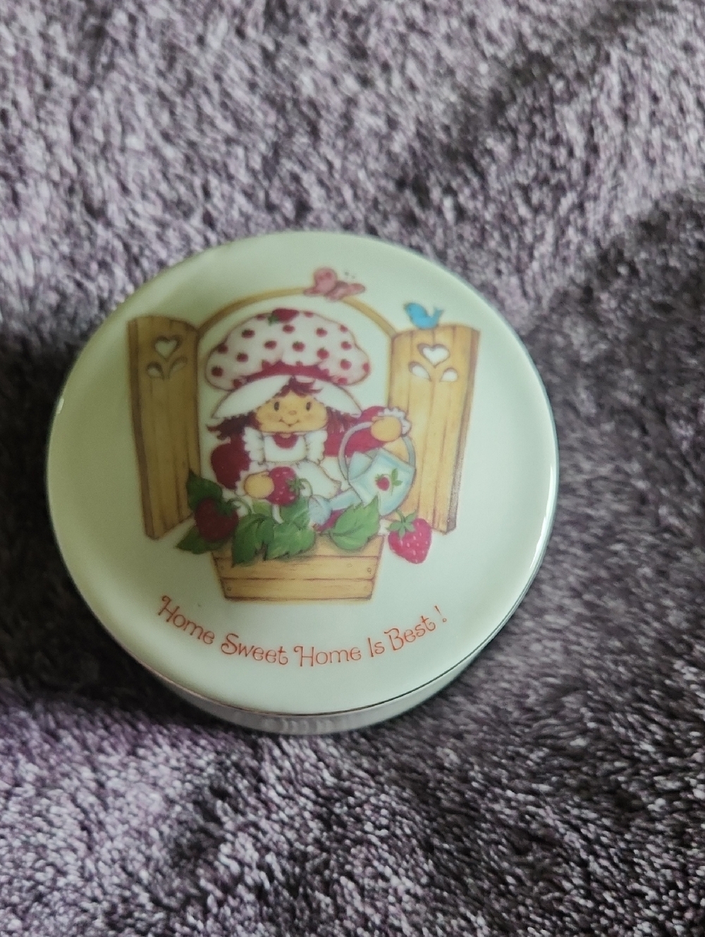 Round Strawberry Shortcake Decorative Trinket Box in White